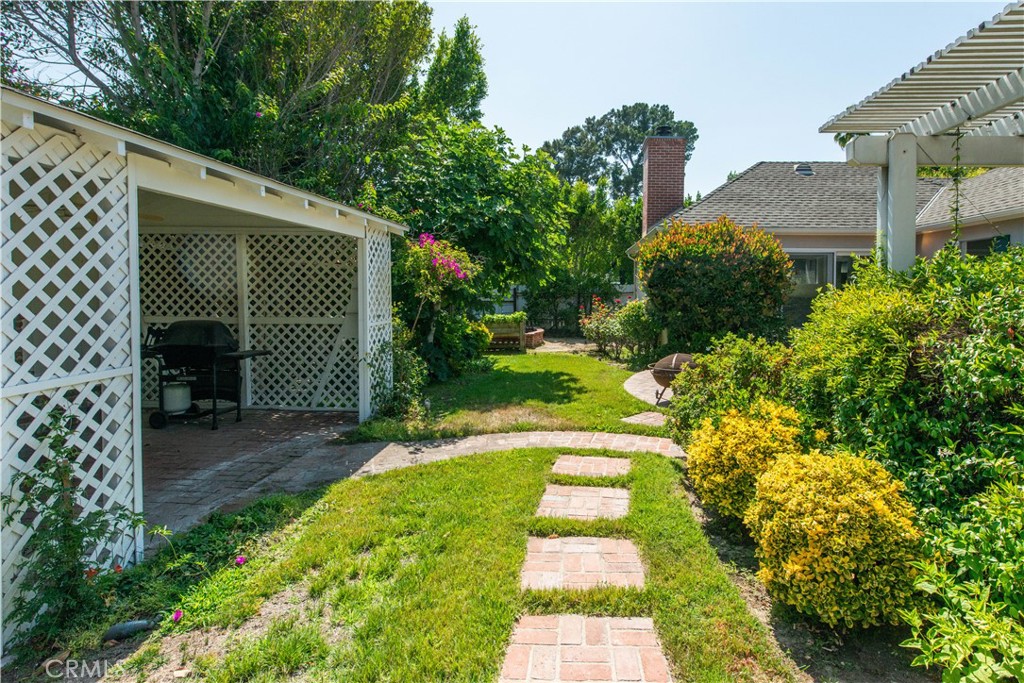4722 Forman Lane Toluca Lake, CA 91602 - Photo 46 of 52 a view of a back yard