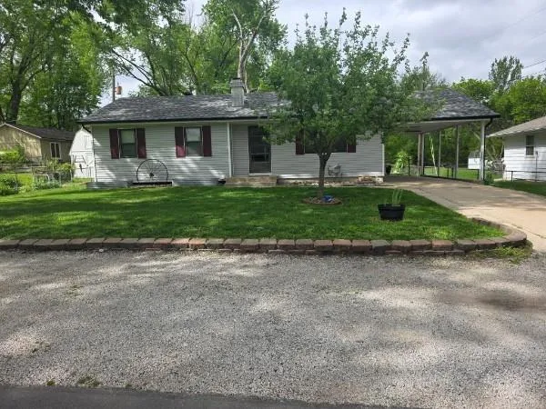 $235,000 | 128 Southwest 18th Street, Oak Grove, MO 64075