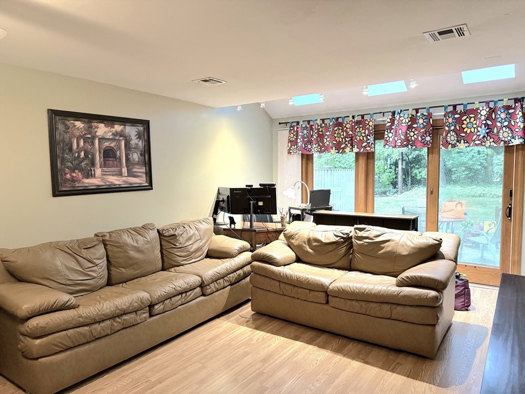 401 Ridgefield Circle, Unit 401D Clinton, MA 01510 - Photo 9 of 22