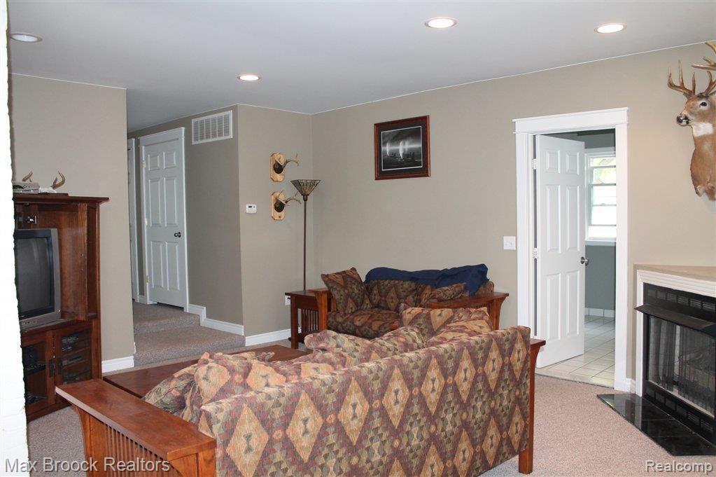2254 Rosemont Road Berkley, MI 48072 - Photo 30 of 39 Rosemont 2254 084.JPG
