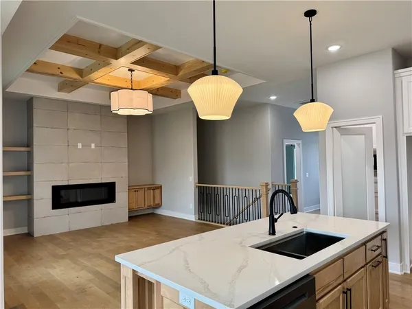 $699,900 | 5888 Northwest Black Oak Court, Parkville, MO 64152