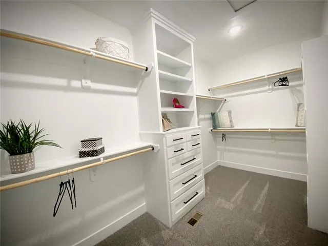 $699,900 | 5888 Northwest Black Oak Court, Parkville, MO 64152