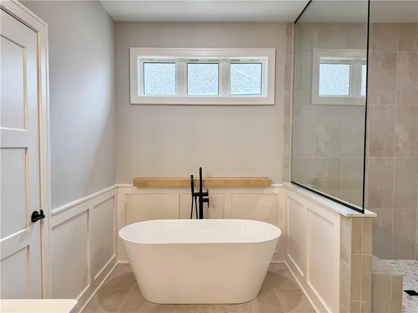 $699,900 | 5888 Northwest Black Oak Court, Parkville, MO 64152