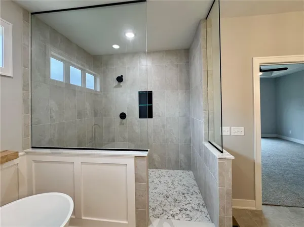 $699,900 | 5888 Northwest Black Oak Court, Parkville, MO 64152