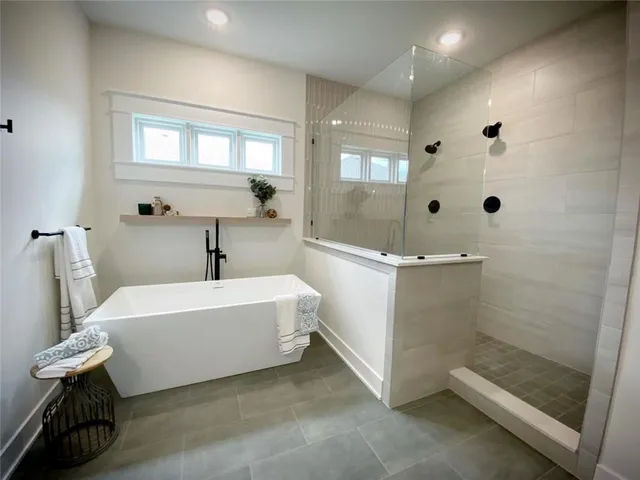 $699,900 | 5888 Northwest Black Oak Court, Parkville, MO 64152