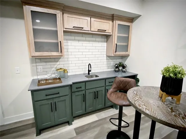 $699,900 | 5888 Northwest Black Oak Court, Parkville, MO 64152