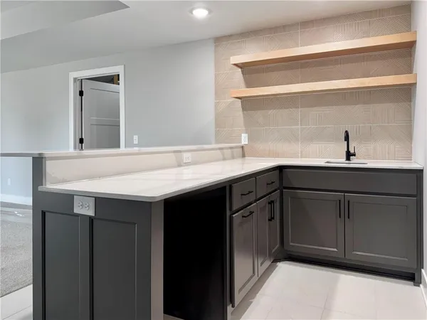 $699,900 | 5888 Northwest Black Oak Court, Parkville, MO 64152