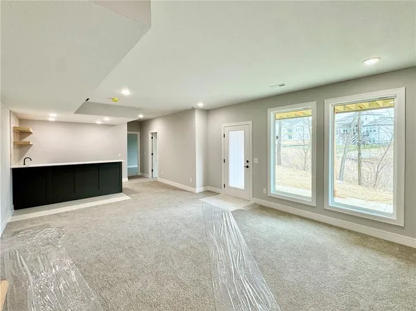 $699,900 | 5888 Northwest Black Oak Court, Parkville, MO 64152