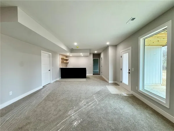 $699,900 | 5888 Northwest Black Oak Court, Parkville, MO 64152