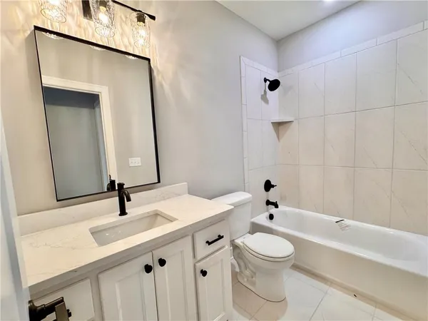 $699,900 | 5888 Northwest Black Oak Court, Parkville, MO 64152