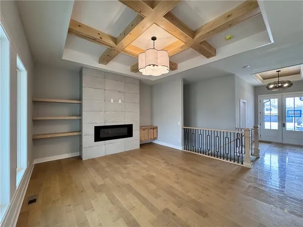 $699,900 | 5888 Northwest Black Oak Court, Parkville, MO 64152