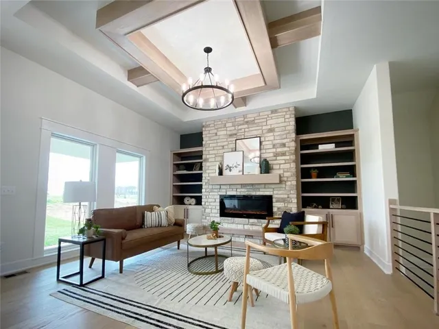 $699,900 | 5888 Northwest Black Oak Court, Parkville, MO 64152