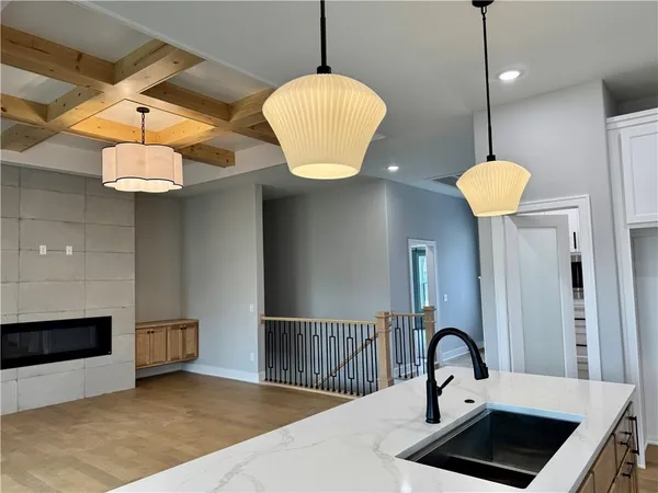 $699,900 | 5888 Northwest Black Oak Court, Parkville, MO 64152