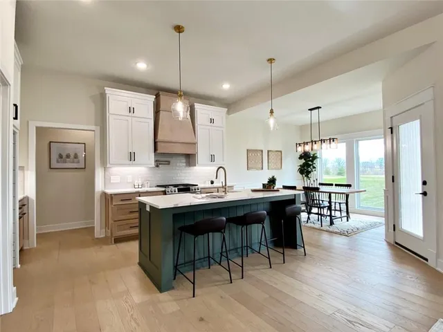 $699,900 | 5888 Northwest Black Oak Court, Parkville, MO 64152