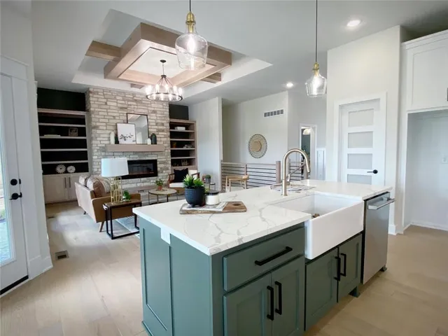 $699,900 | 5888 Northwest Black Oak Court, Parkville, MO 64152