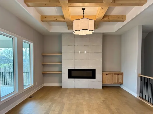 $699,900 | 5888 Northwest Black Oak Court, Parkville, MO 64152