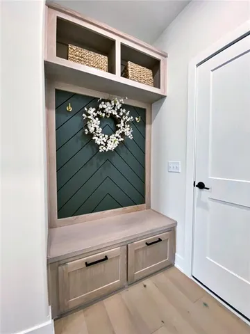 $699,900 | 5888 Northwest Black Oak Court, Parkville, MO 64152