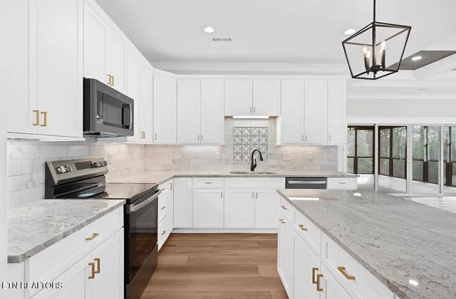 $719,900 | 154 Elokwa Way, Loudon, TN 37774