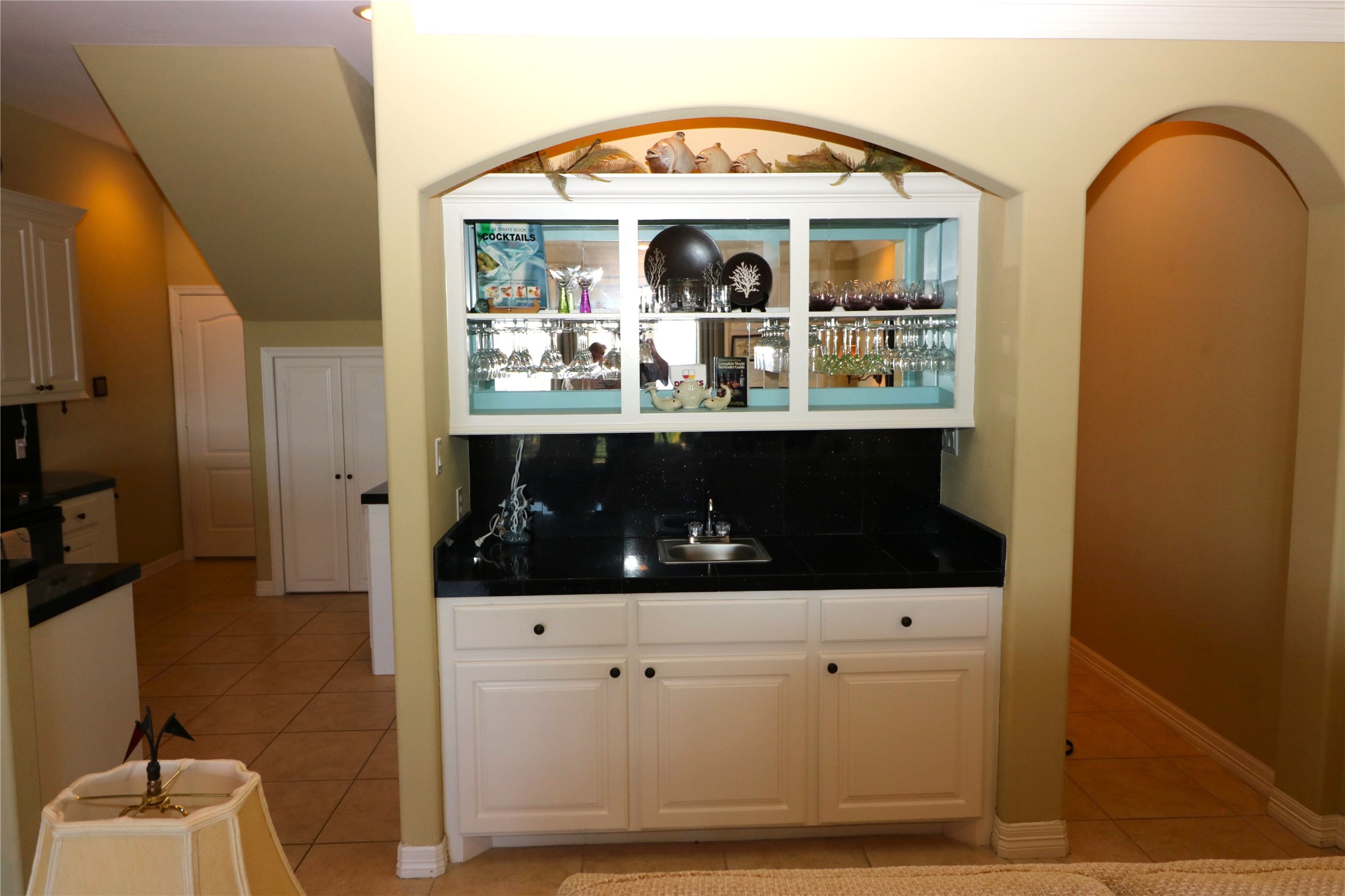 17 Regency Point Conroe, TX 77356 - Photo 7 of 38 Wet Bar