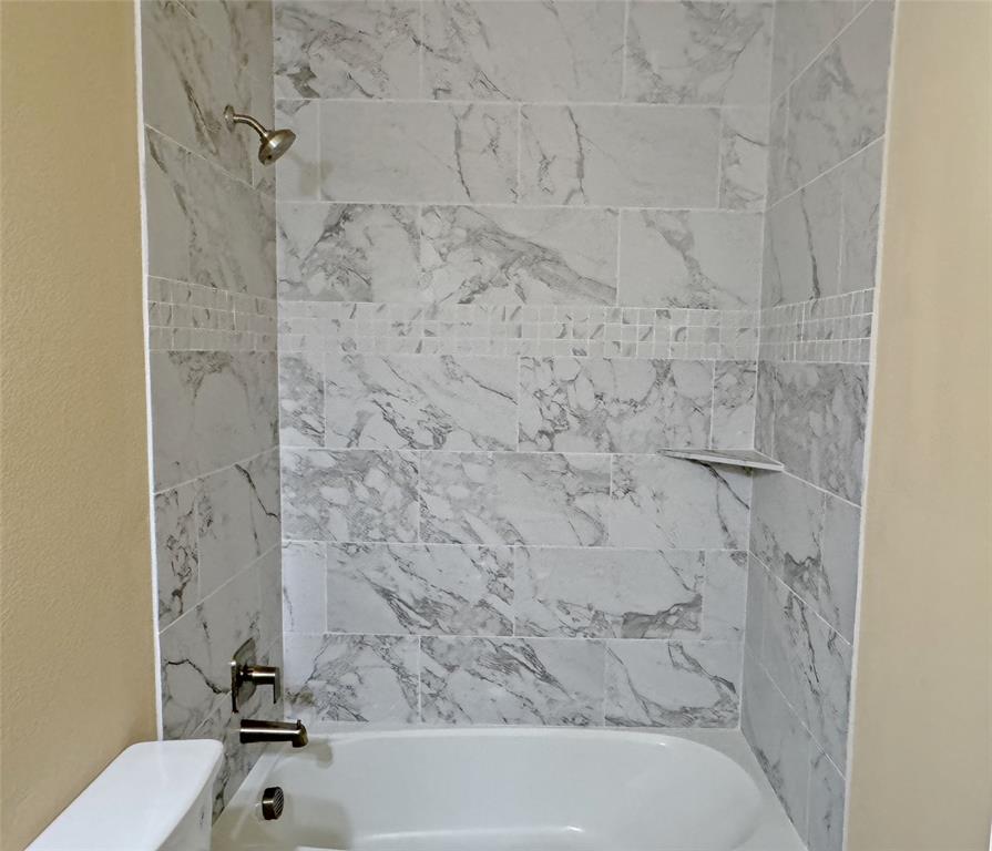 3912 Oneal Street Greenville, TX 75401 - Photo 13 of 20 a bathroom with a bathtub