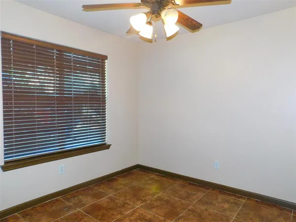 a view of empty room with window