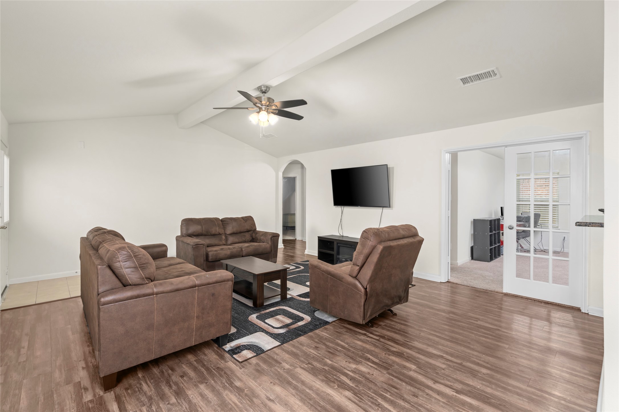 9719 Montana Sapphire Lane Rosharon, TX 77583 - Photo 11 of 40 Additional view of the main gathering space emphasizing the home’s open design.