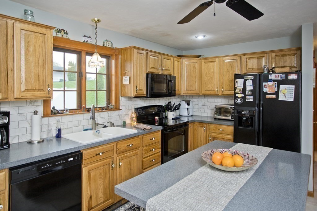 21 Hummingbird Lane West Springfield, MA 01089 - Photo 13 of 42 Gallery Image 13