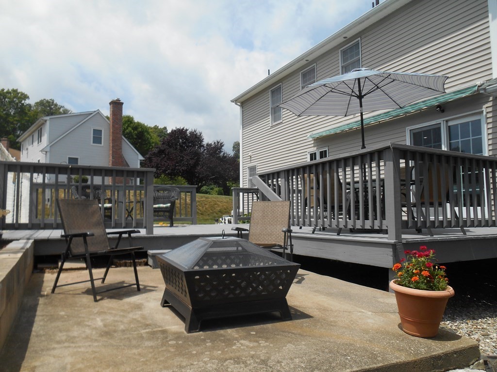 21 Hummingbird Lane West Springfield, MA 01089 - Photo 3 of 42 Gallery Image 3