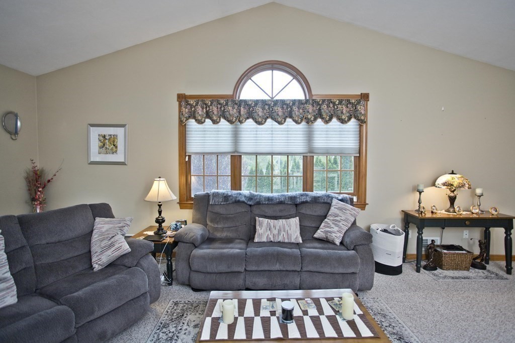 21 Hummingbird Lane West Springfield, MA 01089 - Photo 5 of 42 Gallery Image 5