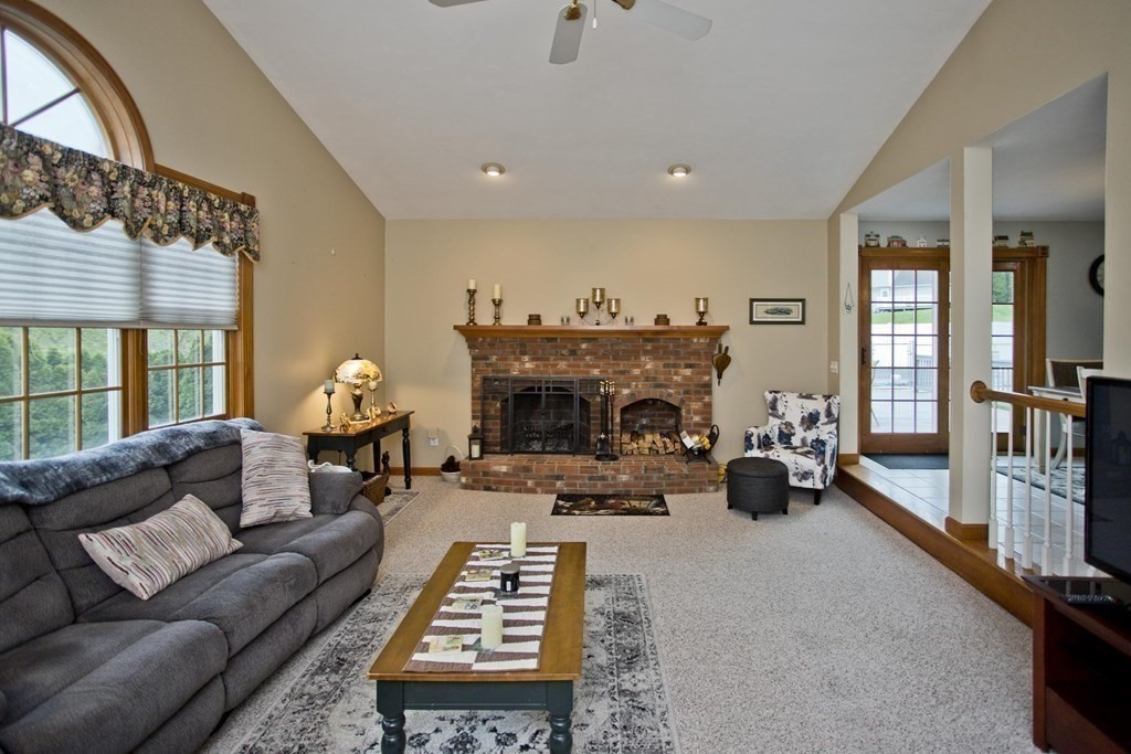 21 Hummingbird Lane West Springfield, MA 01089 - Photo 6 of 42 Gallery Image 6