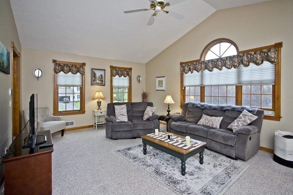 21 Hummingbird Lane West Springfield, MA 01089 - Photo 8 of 42 Gallery Image 8