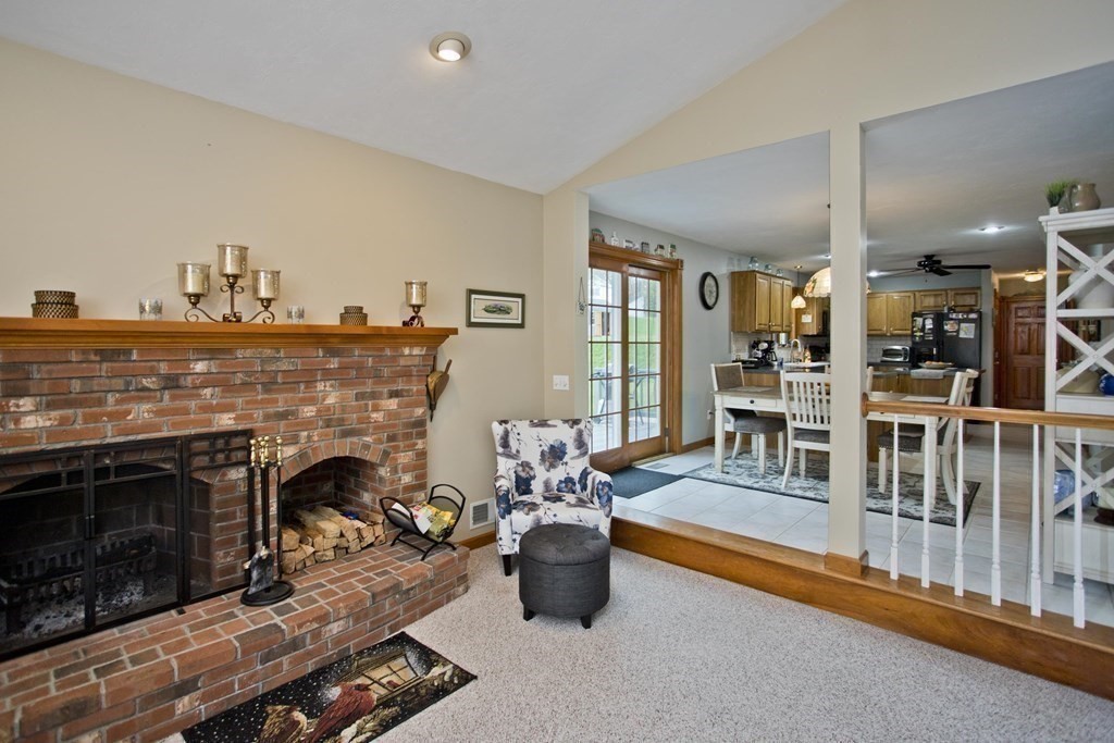 21 Hummingbird Lane West Springfield, MA 01089 - Photo 9 of 42 Gallery Image 9