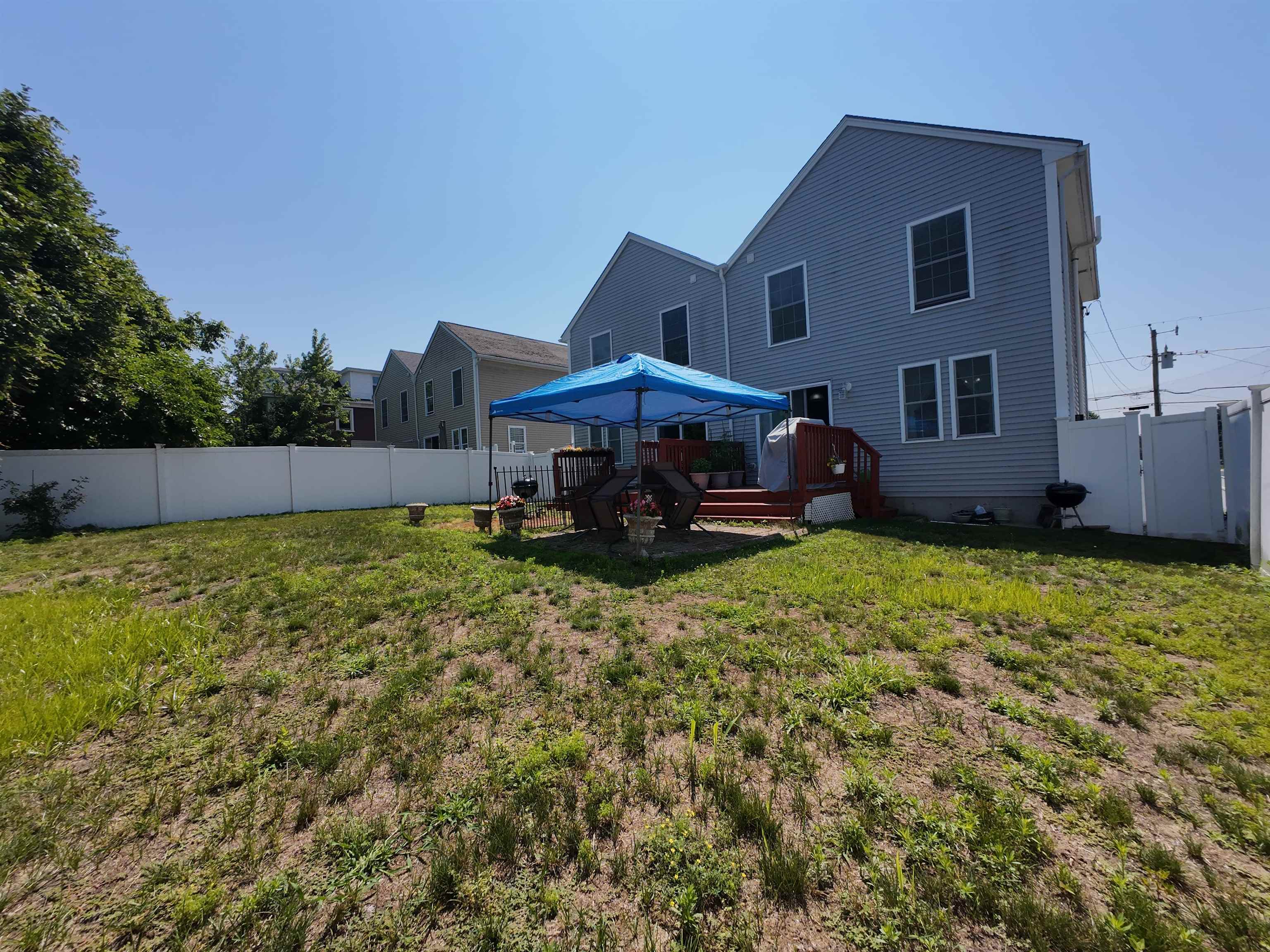 211 West Mitchell Street Manchester, NH 03103 - Photo 20 of 35