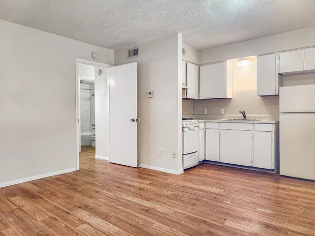 $950 | 924 East Dean Keeton Street, Unit 222, Austin, TX 78705