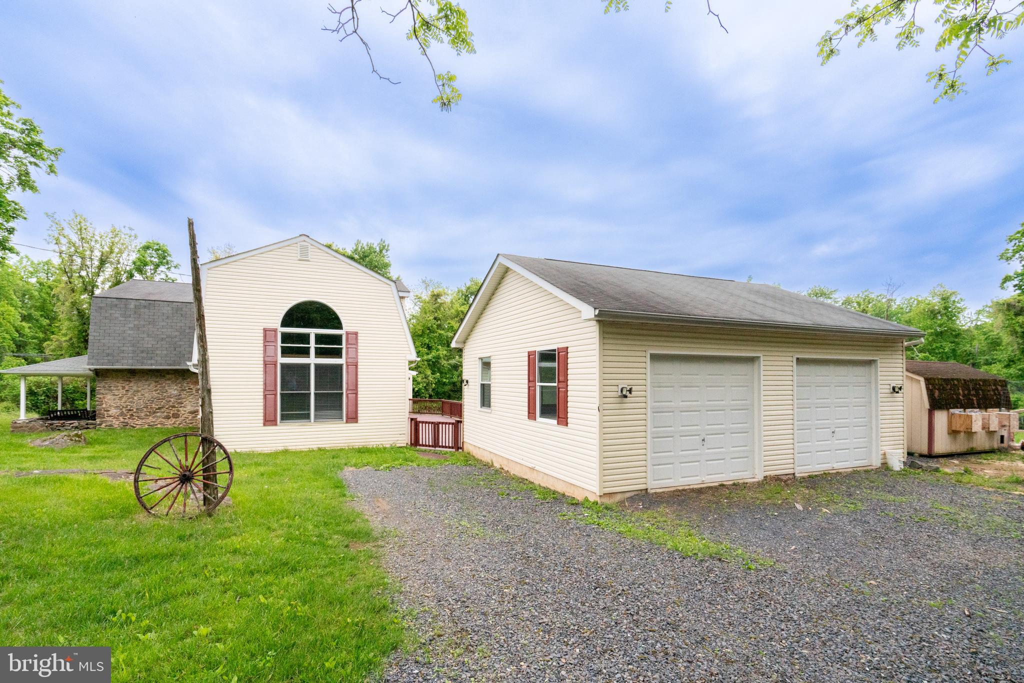 2050 Upper Ridge Road Green Lane, PA 18054 - Photo 3 of 56