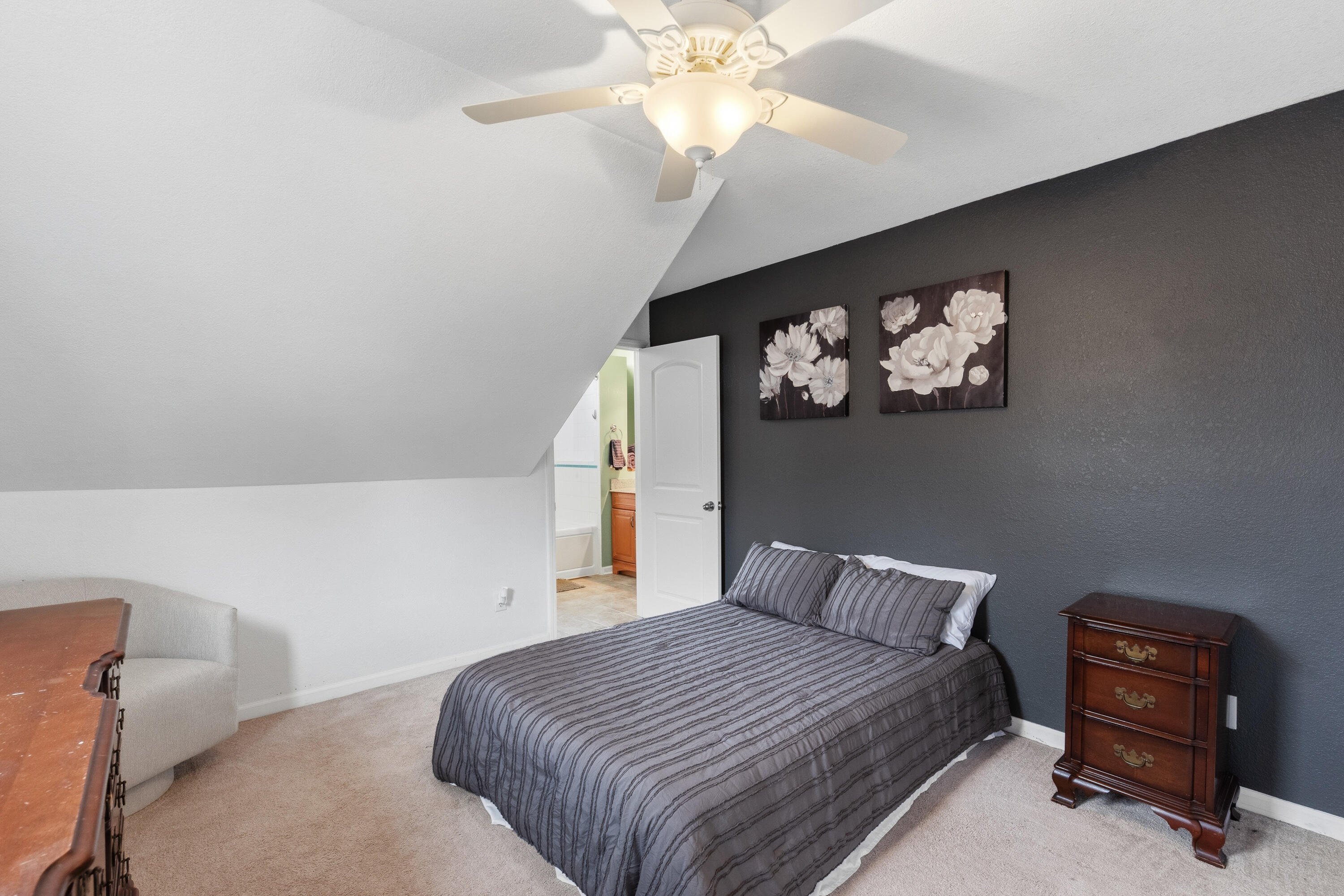 131 Maple Avenue Pewaukee, WI 53072 - Photo 23 of 36 Upstairs Bathroom 1