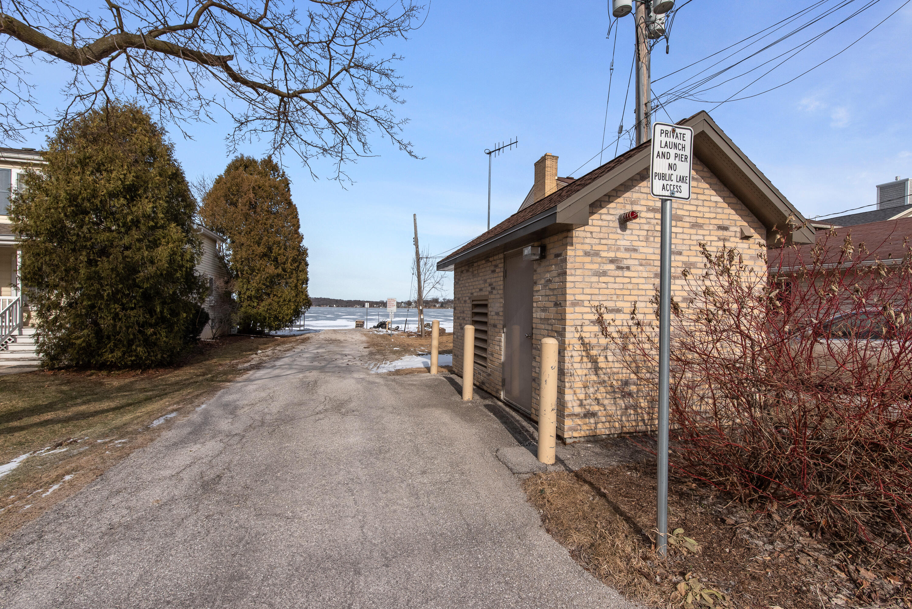 131 Maple Avenue Pewaukee, WI 53072 - Photo 27 of 36 Lake Access point