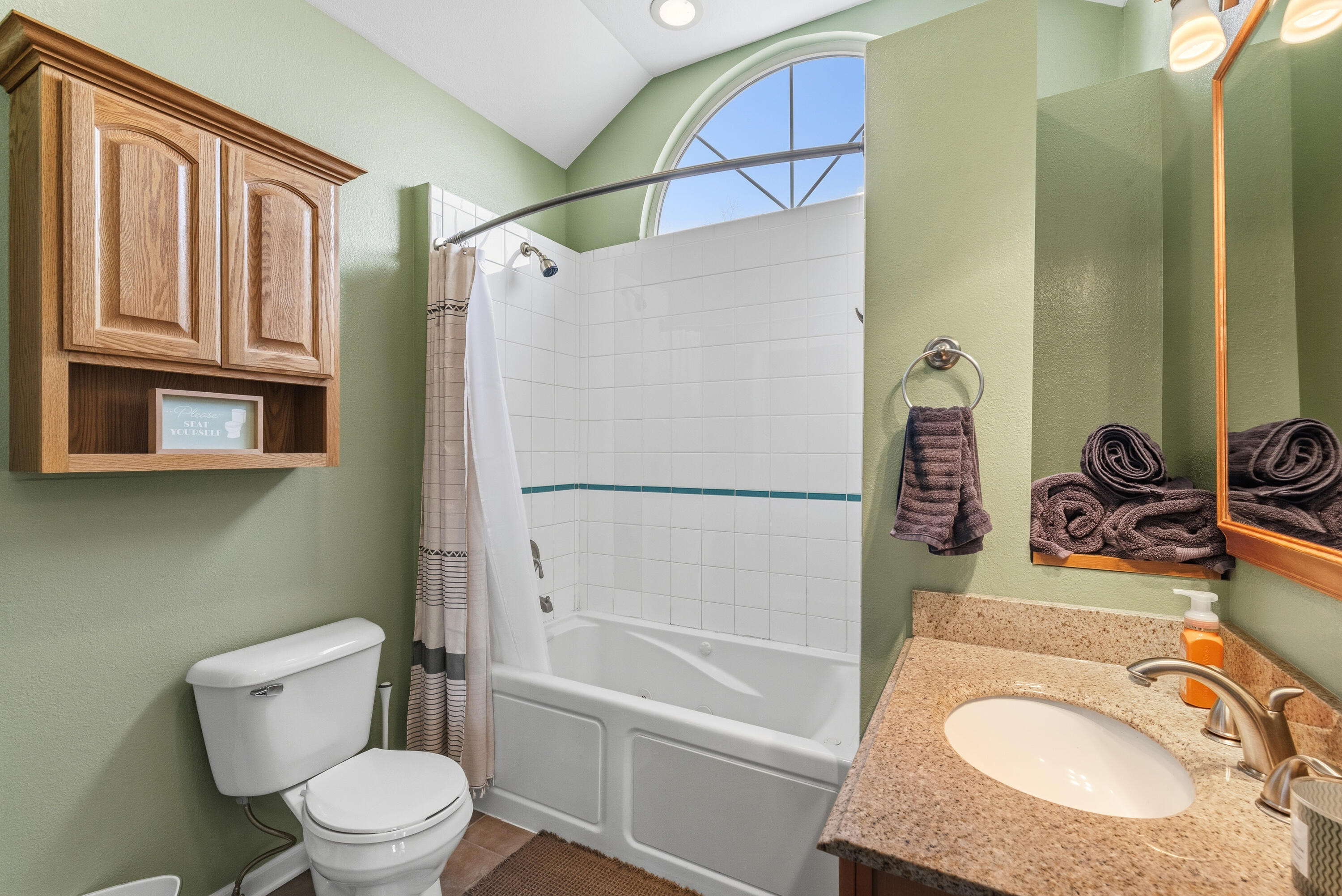 131 Maple Avenue Pewaukee, WI 53072 - Photo 30 of 36 Jack-and-Jill Bathroom