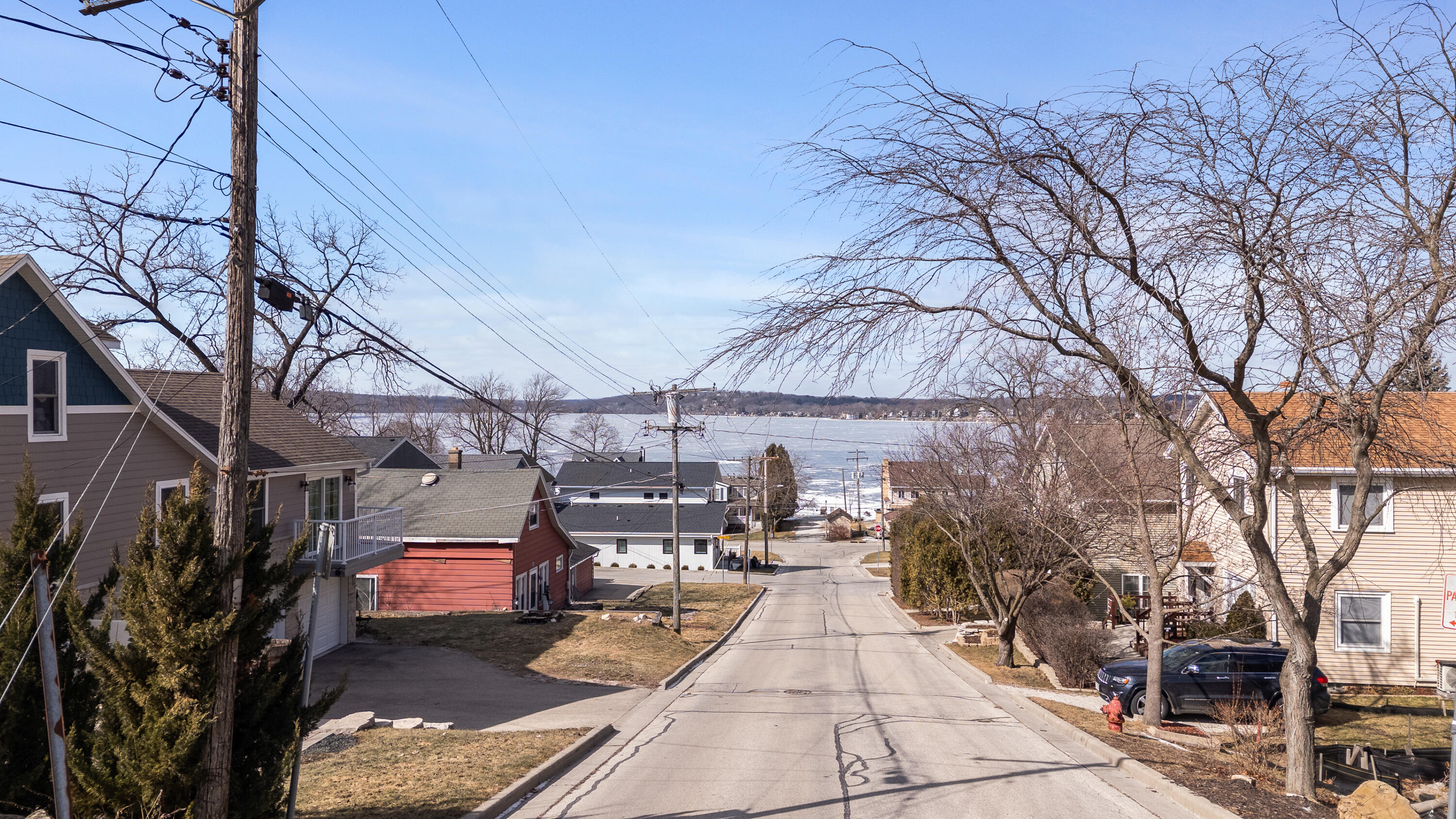 131 Maple Avenue Pewaukee, WI 53072 - Photo 34 of 36 Lake Access at end of rode