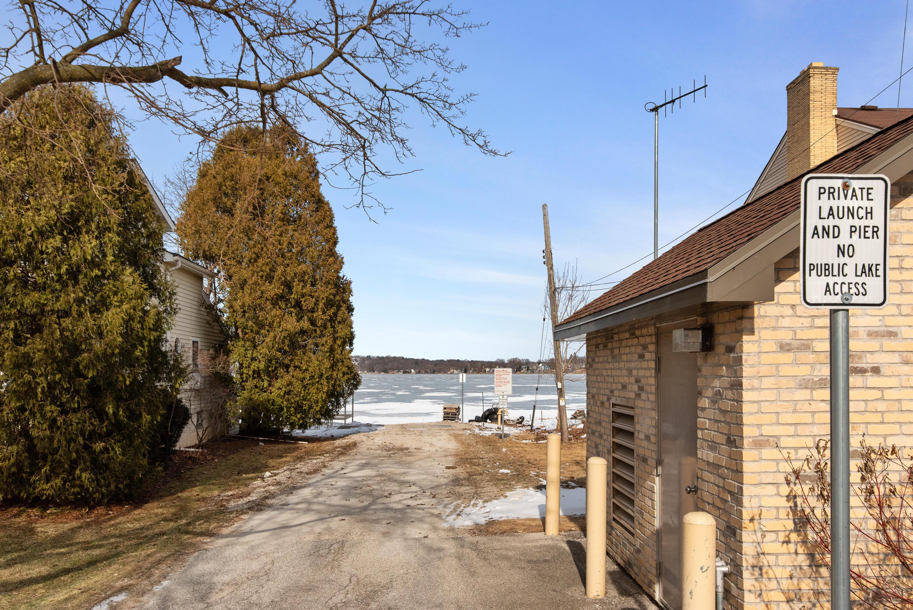 131 Maple Avenue Pewaukee, WI 53072 - Photo 4 of 36 Pewaukee Lake Access