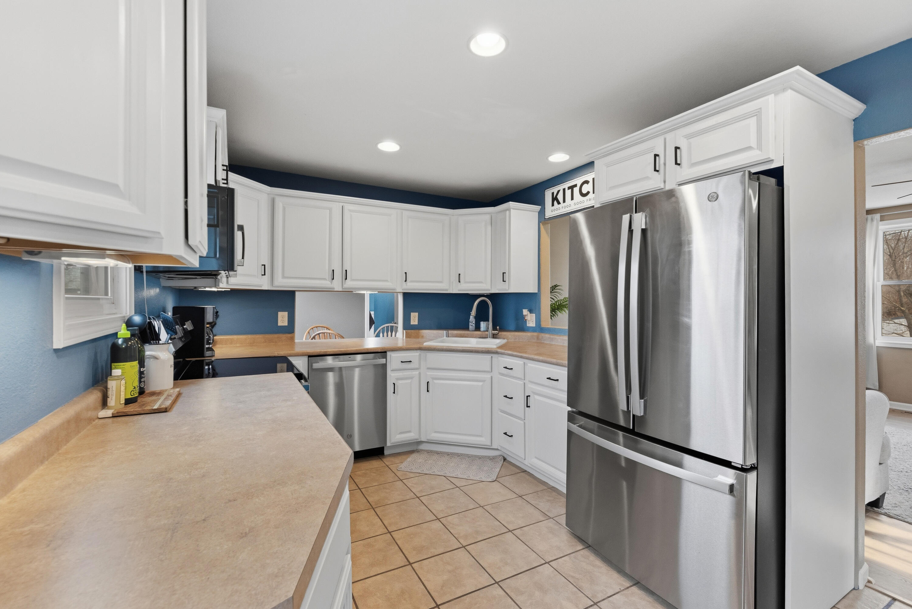 131 Maple Avenue Pewaukee, WI 53072 - Photo 6 of 36 Updated Kitchen