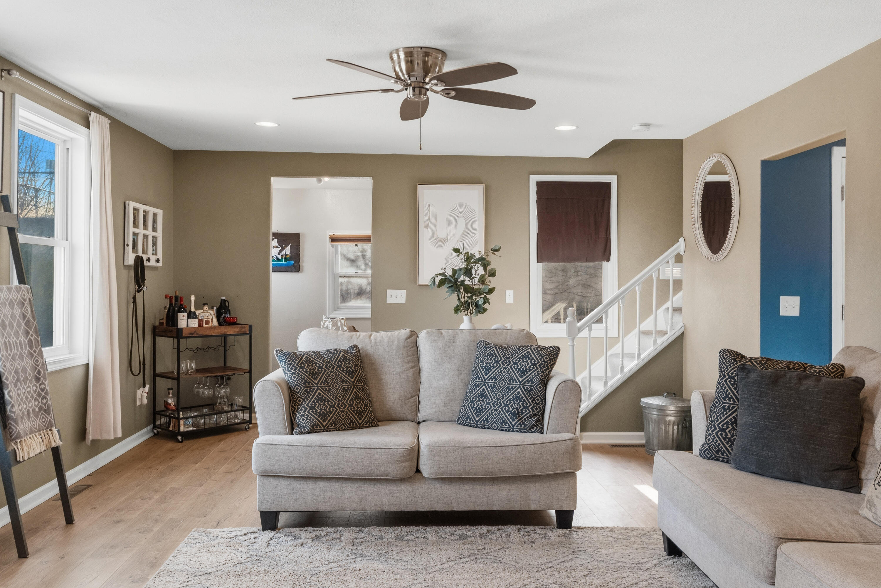 131 Maple Avenue Pewaukee, WI 53072 - Photo 10 of 36 Beautiful Living Room