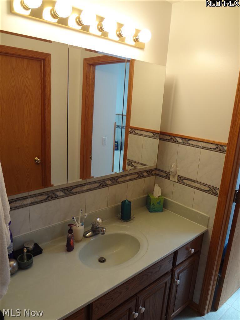 8766 Henderson Road Diamond, OH 44412 - Photo 14 of 25 Gallery Image 14