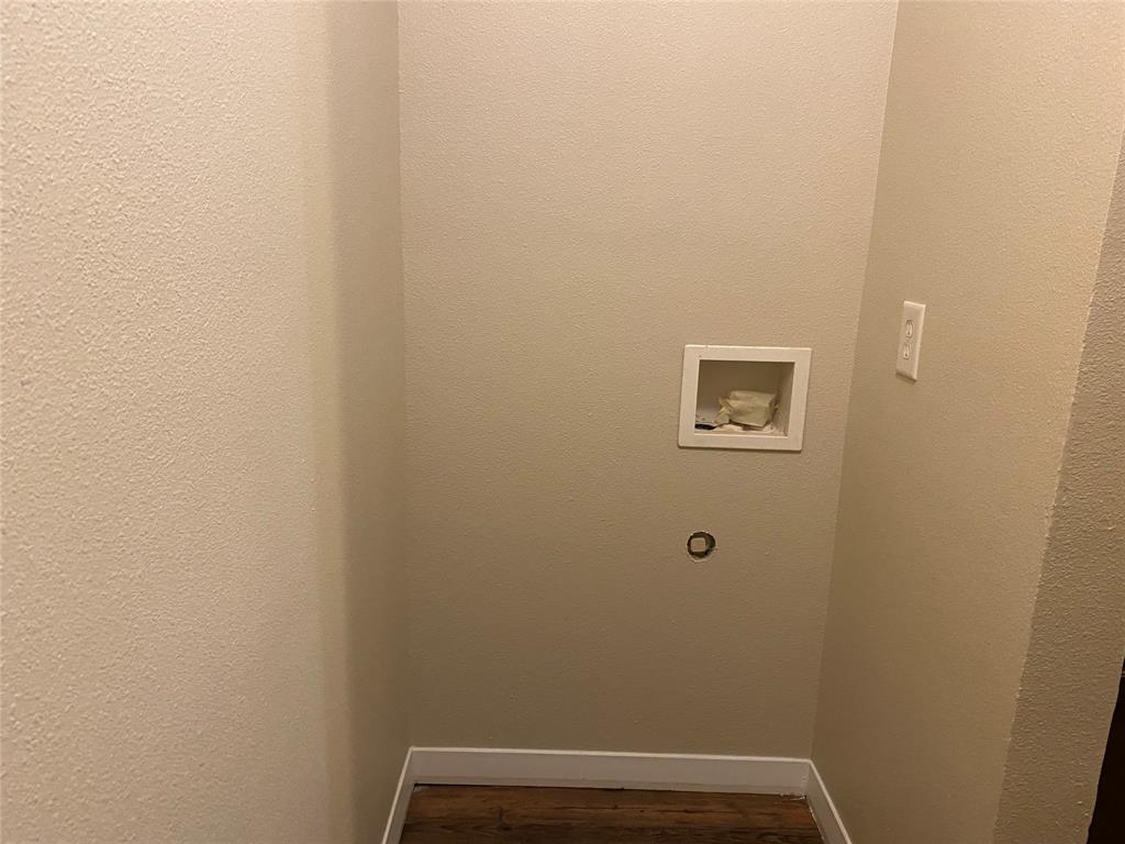 619 Arbor Lane Lancaster, TX 75134 - Photo 7 of 17 a view of bathroom with white
