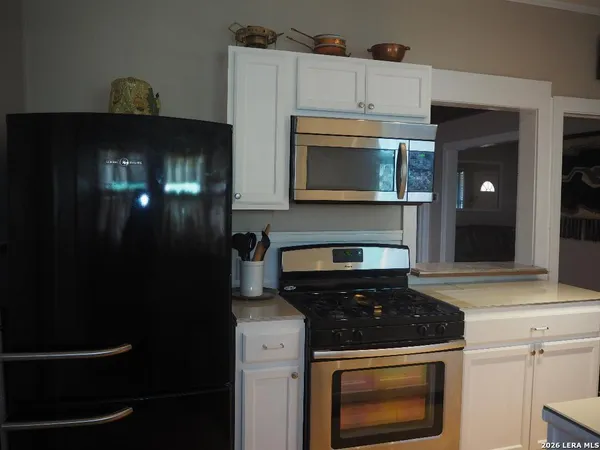 $1,600 | 1331 West Wildwood Drive, San Antonio, TX 78201