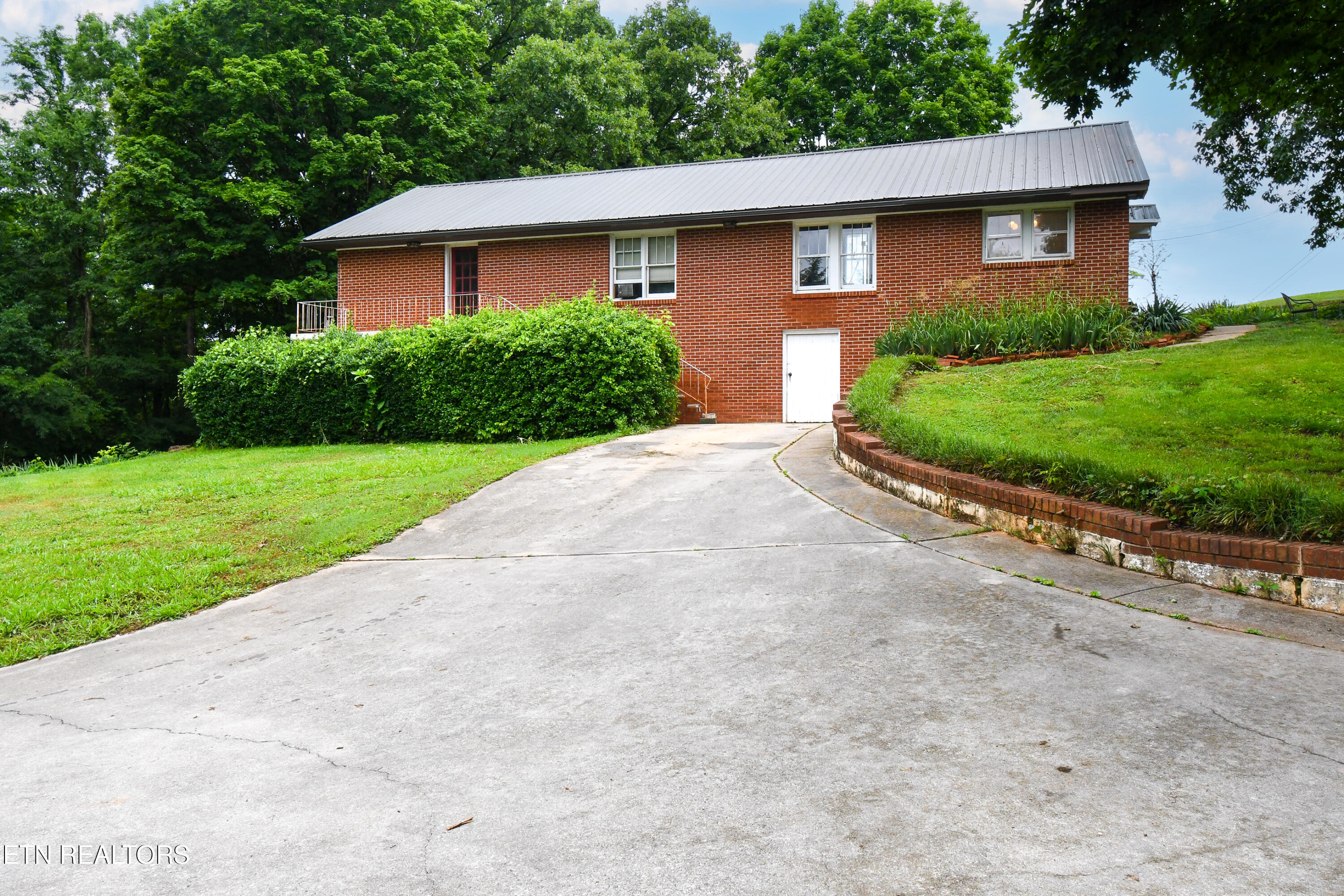 185 Trigonia Road Greenback, TN 37742 - Photo 1 of 22 DSC_6615-Edit