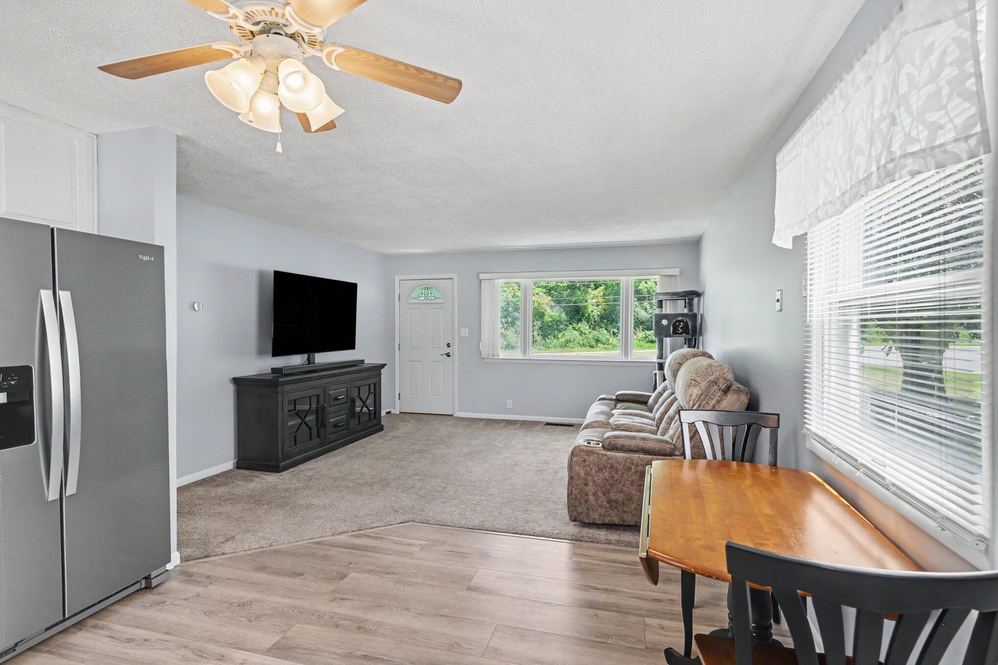3604 Clinton Way Jackson, MI 49201 - Photo 7 of 30 003_file_1723