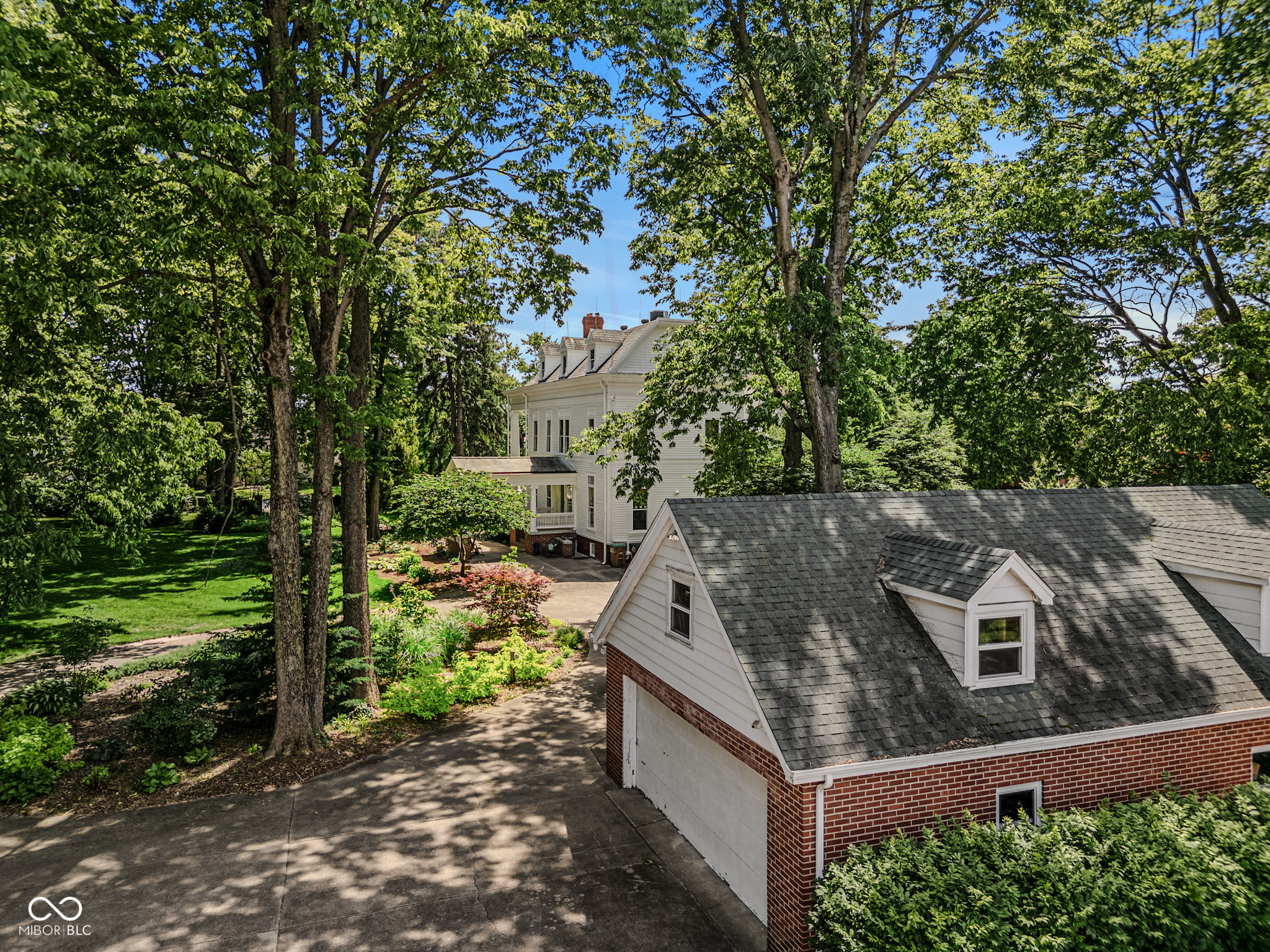 1210 16th Street Columbus, IN 47201 - Photo 5 of 93