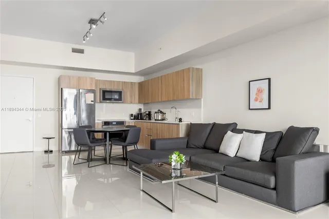 $3,600 | 2960 Northeast 207th Street, Unit 502, Aventura, FL 33180