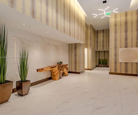 $3,600 | 2960 Northeast 207th Street, Unit 502, Aventura, FL 33180